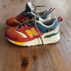 Gently worn new balance sneakers